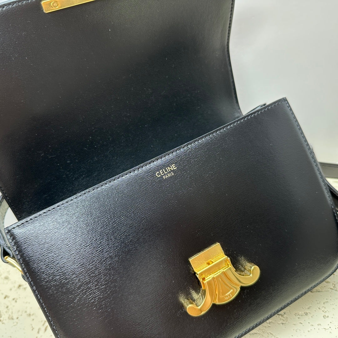 THE CLASSIQUE TRIOMPHE / celine